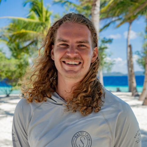 Jepe er kaospilot og har mange projekter i luften. Han underviser i udviklende workshops og elsker vandsport!